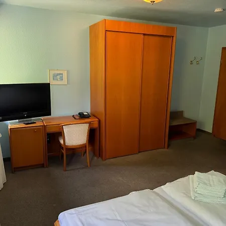 Bauer Hotel *