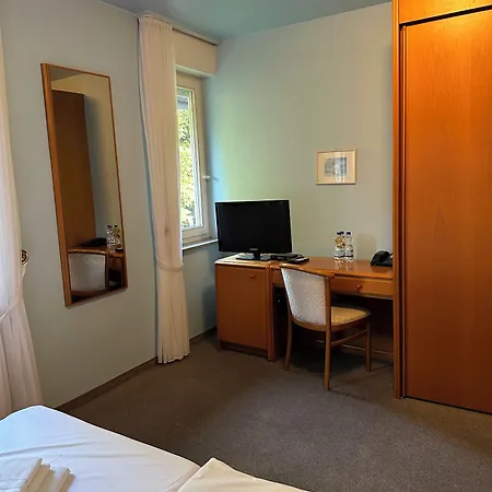 Bauer Hotel *